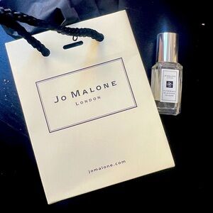 Jo Malone gift bag with tissue